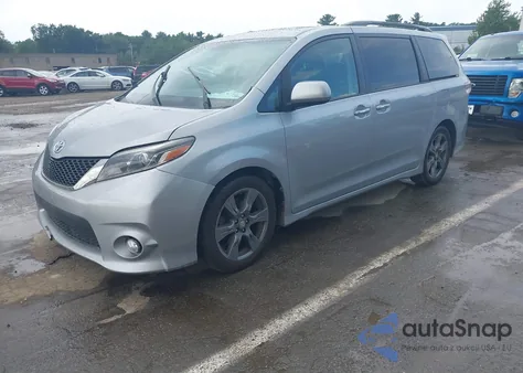 2017 Toyota Sienna Se Premium 8 Passenger z USA, uszkodzony, nr VIN 5TDXZ3DC4HS880185